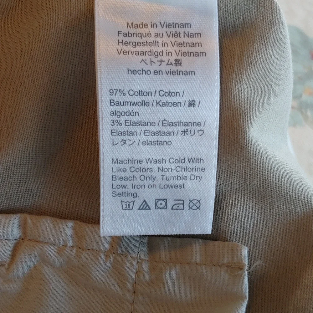J. Crew 5" Khaki Cotton Stretch Chino Shorts in Women's Size 4 - Picture 17 of 17
